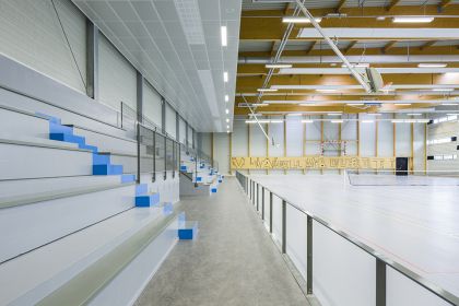 Les tribunes de la salle de sport à Vallet